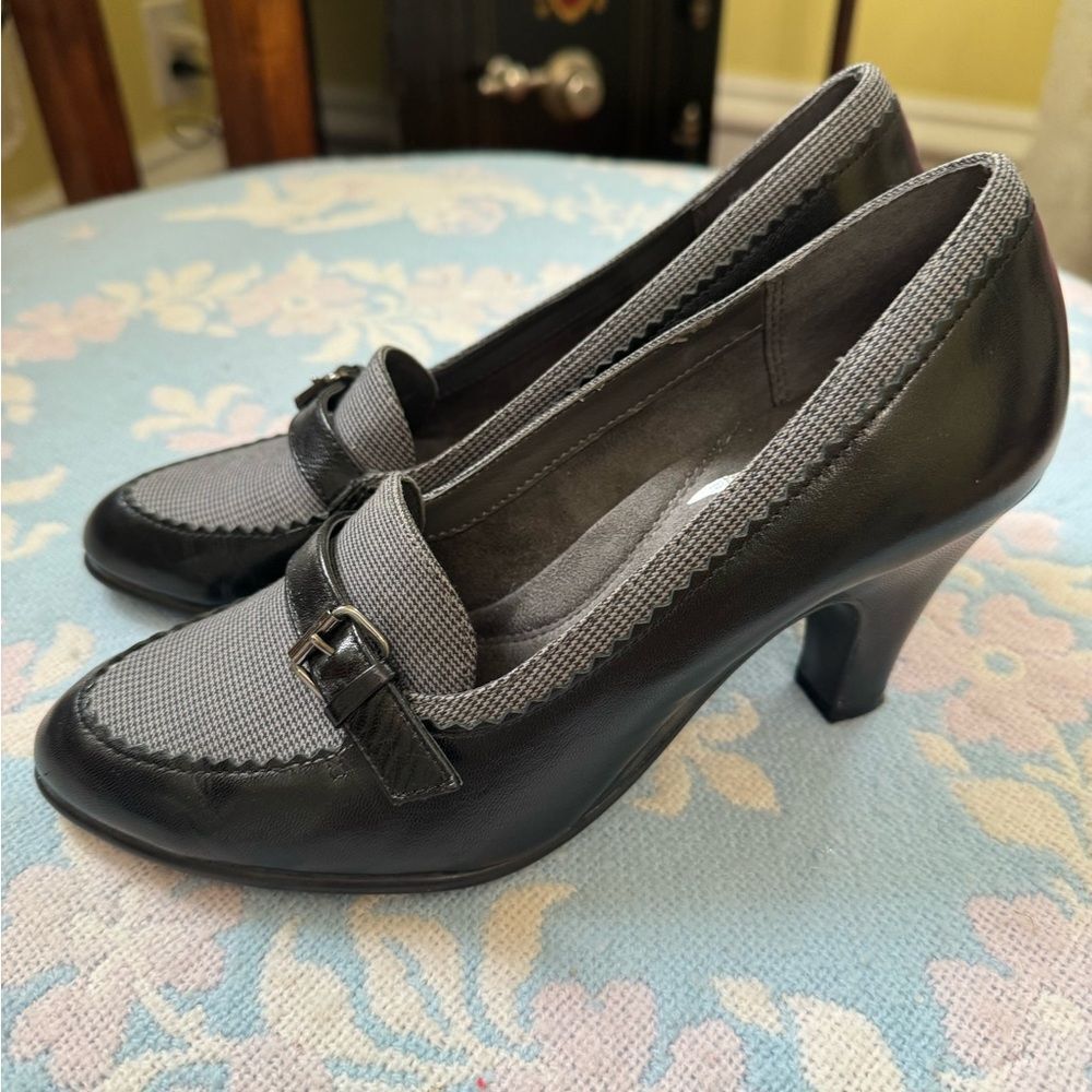 Aerosoles Sz 7 Classic Two-Tone Grey and Black Women's Heels